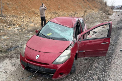 Doğanşehir de Otomobil Şarampole Yuvarlandı