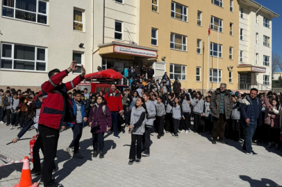 ÖĞRENCİLERE DEPREM VE YANGIN BİLİNCİ EĞİTİMİ VERİLDİ