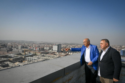 Başkan Sami Er, projelerini anlatırken...