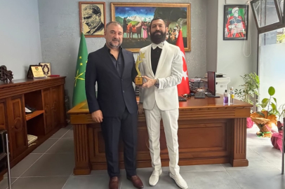 Akif Manaf’a “Demokrasi ve Barış Ödülü” Verildi