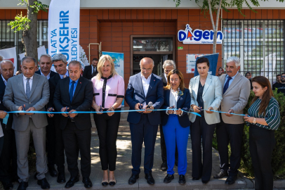 Büyükşehir Dijital Gençlik Merkezi açtı
