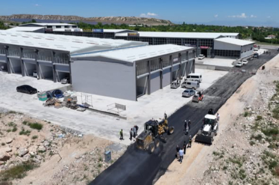 Yeşilyurt Belediyesi Çarmuzu'nun yollarını onardı