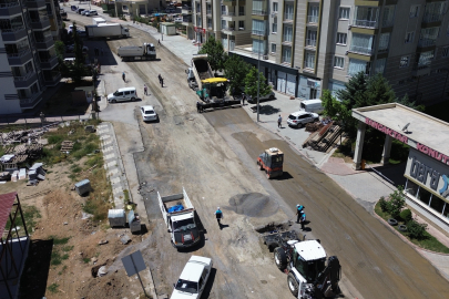 BATTALGAZİ'DE ASFALT ÇALIŞMALARI SÜRÜYOR