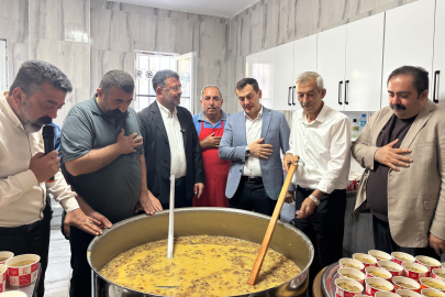 Arapgir de aşure lokması paylaşıldı