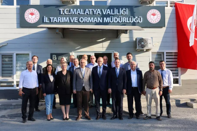 Kayısı ihracatçıları Malatya'da bir araya geldi