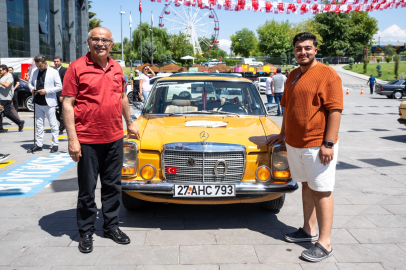 KAYISI FESTİVALİ'NDE KLASİK MERCEDES RÜZGÂRI