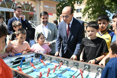 Başkan Geçit, çocuklarla langırt oynadı