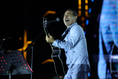 Festivalin kapanışını Ferhat Göçer konseri yaptı
