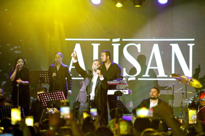 Alişan konserini yağmura rağmen 5 bin kişi izledi