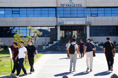 Tıp Fakültesinde Eğitim Öğretim 1994 öğrenciyle başlıyor