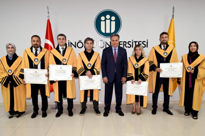 İnönü Üniversitesinde Akademisyenler Cübbelerini Giydi