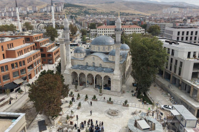 Yeni Cami açılışa hazırlanıyor