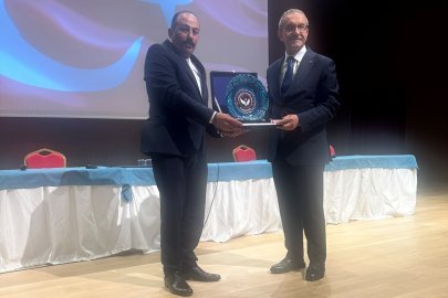 UMFED, Vali Seddar Yavuza plaket verdi