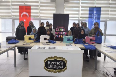 Kadınlara Çanta dikim eğitimi verdiler