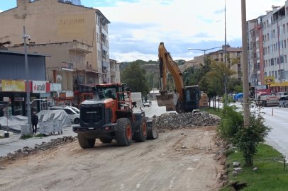 Darende ilçe merkezindeki karayolu asfaltlanıyor