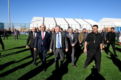 Bakan Osman Aşkın Bak Melekbaba Spor Tesisini övdü