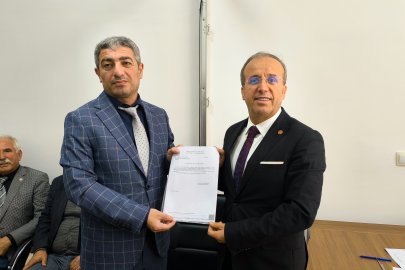 Yeni Parti İl Başkanı Mazbatasını aldı