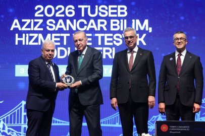 Prof.Dr. Sezai Yılmaz'a Özel Hizmet Ödülü verildi